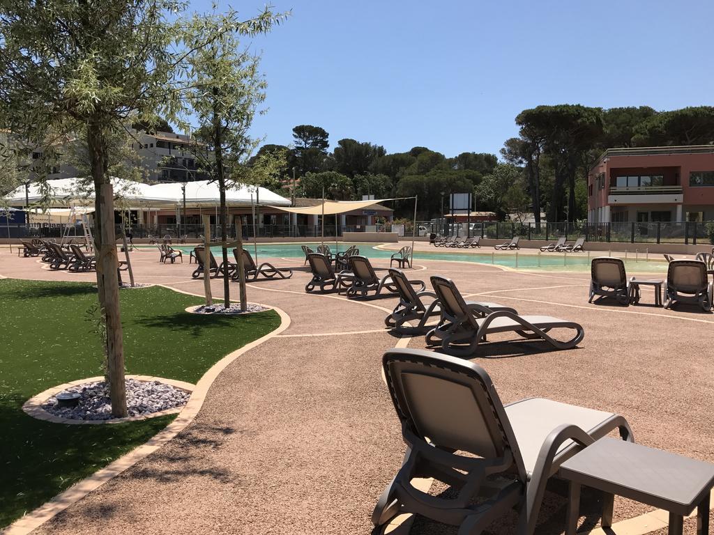 Hotel Chaletrent - Stacaravans Saint-Aygulf Fréjus Exterior foto